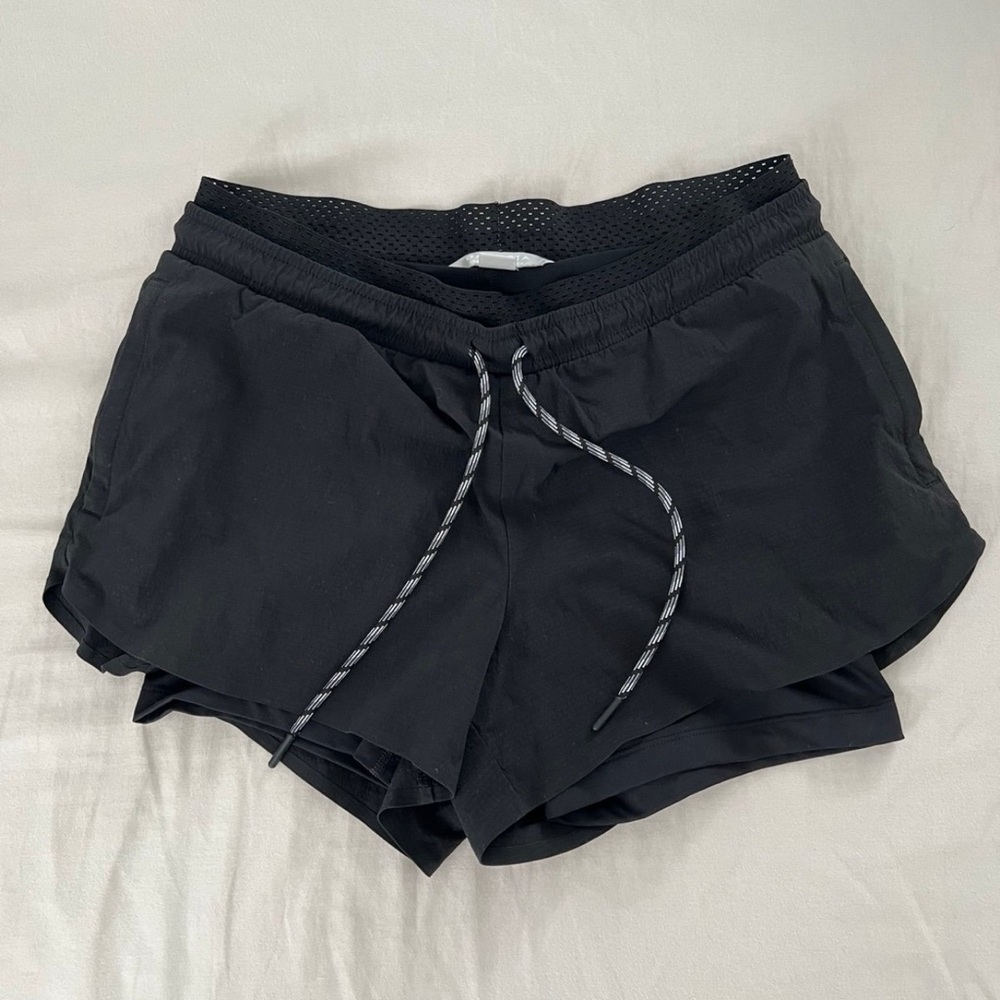 Athleta Crest 2 in 1 Shortie Shorts